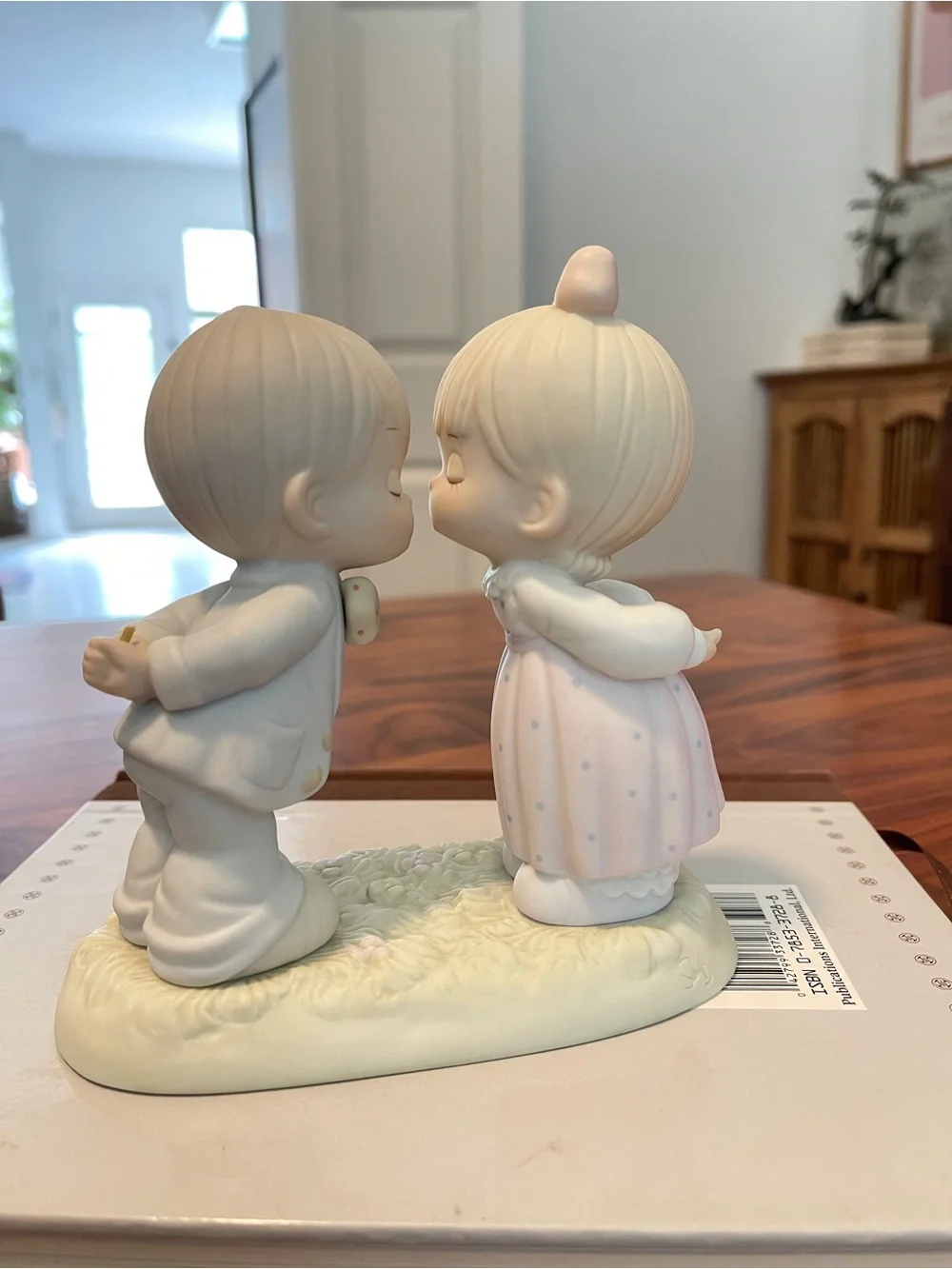 1990 PRECIOUS MOMENTS BLESSINGS FROM ABOVE COUPLE KISSING 523747